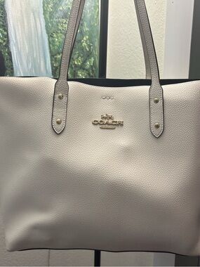 COACH Pebbled Leather Tote Bag in Chalk